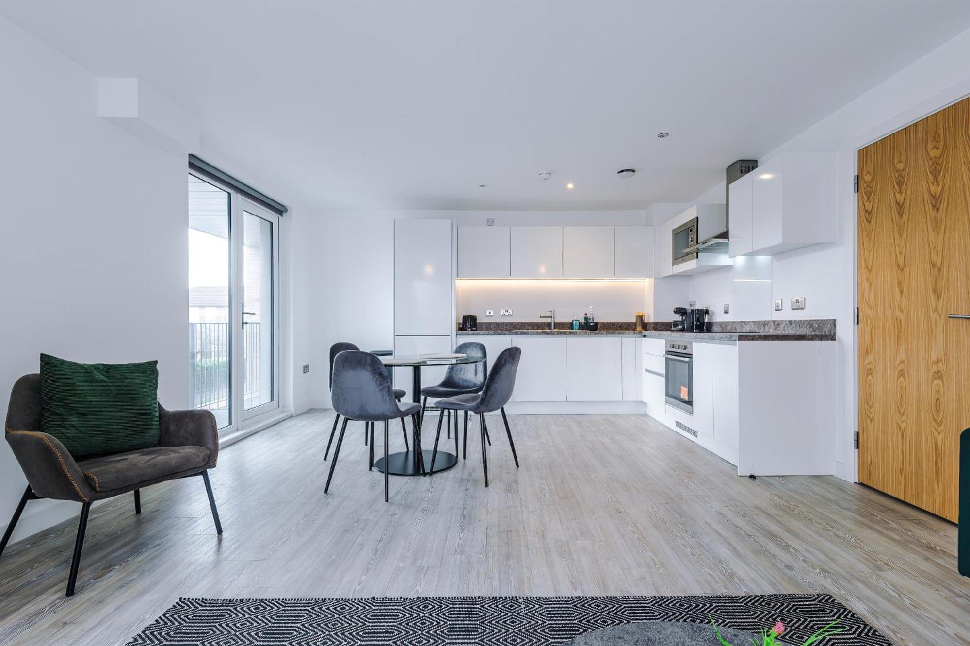 Modern 2 Bed Apartment With Balcony By Host A Home Manchester Kültér fotó