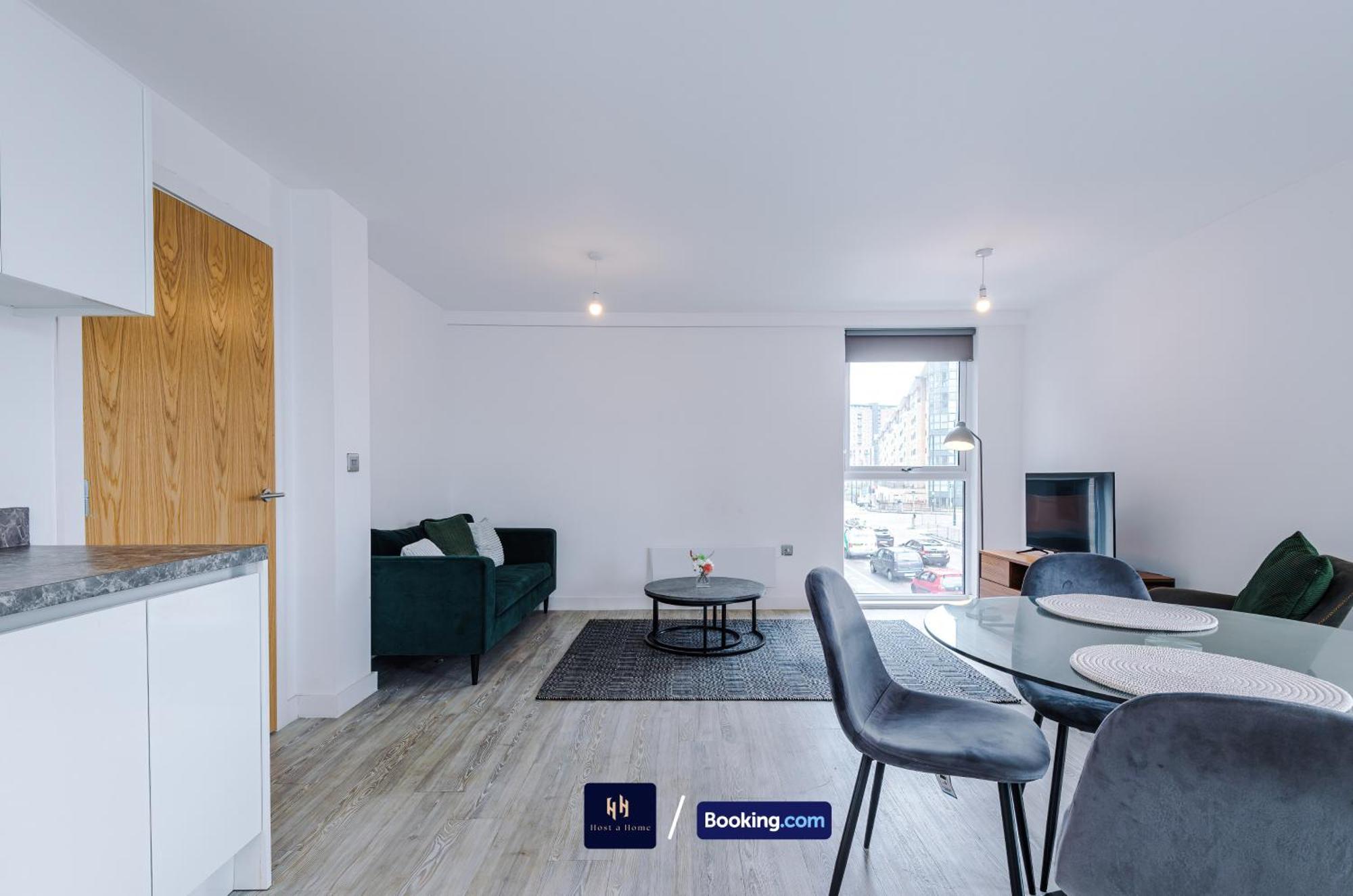 Modern 2 Bed Apartment With Balcony By Host A Home Manchester Kültér fotó