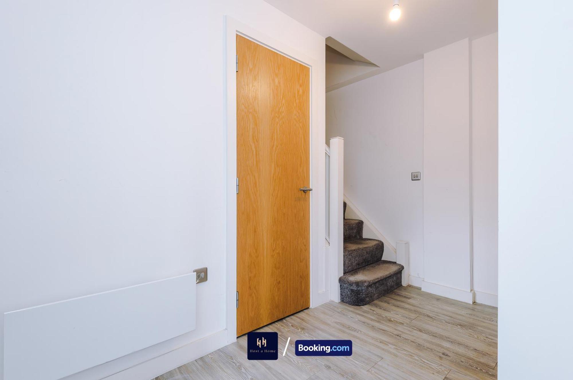 Modern 2 Bed Apartment With Balcony By Host A Home Manchester Kültér fotó